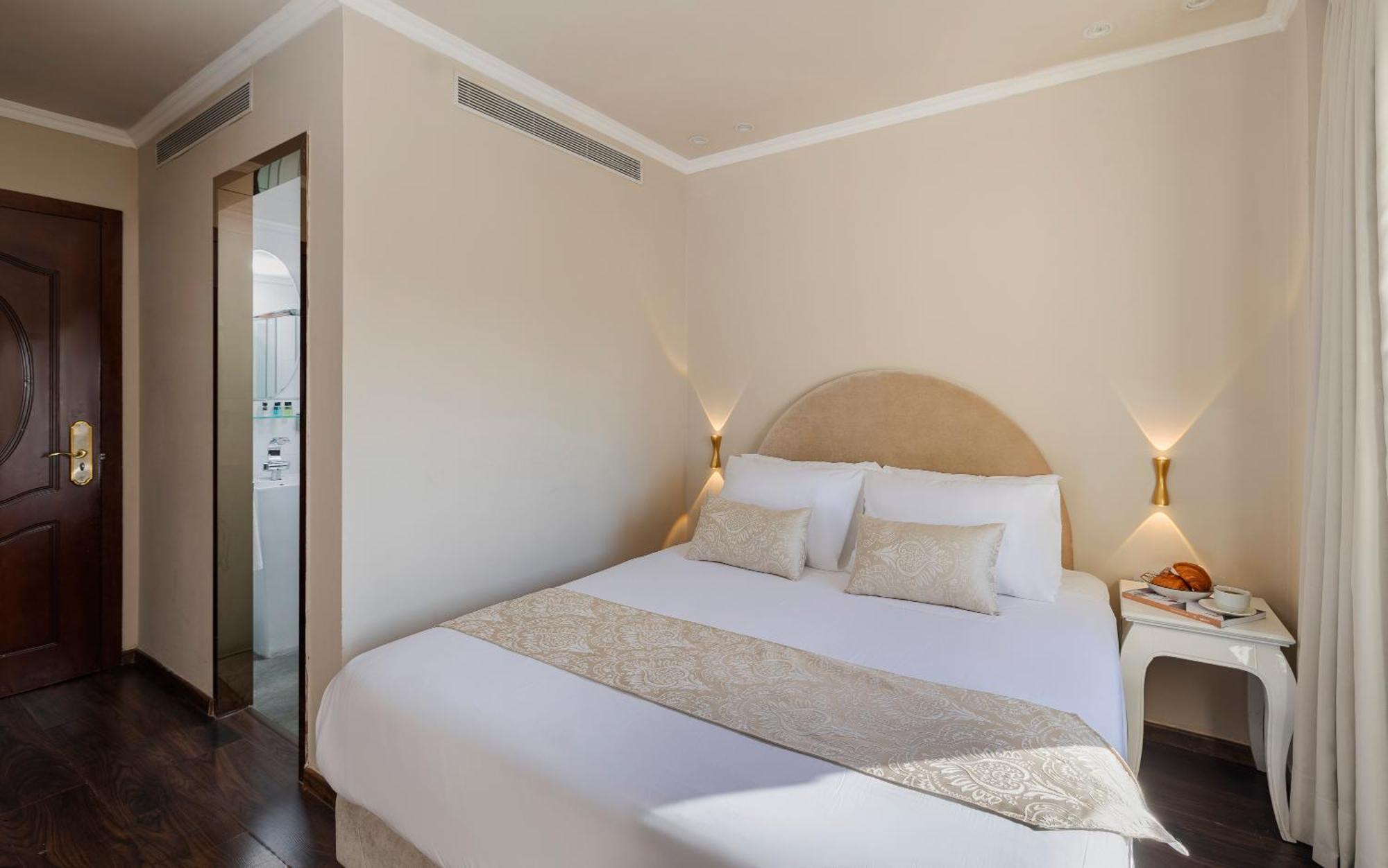 Queen Room,1697967868:JPEG