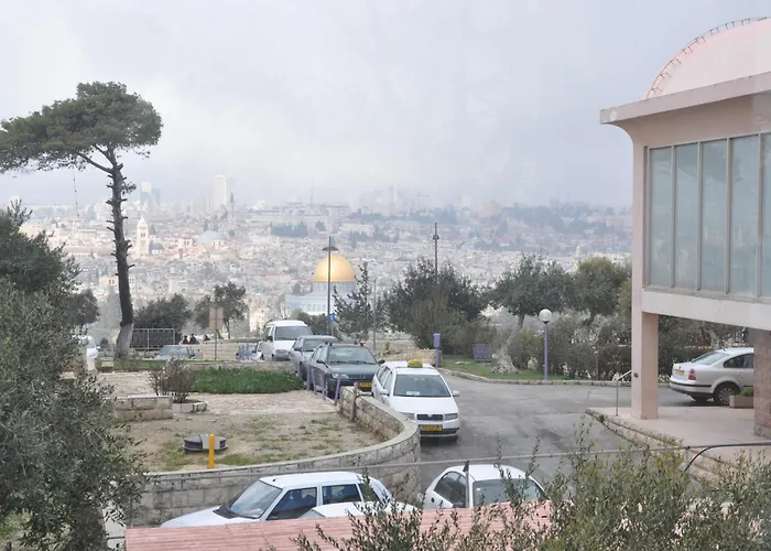 Luxury hotel only: Seven Arches Hotel